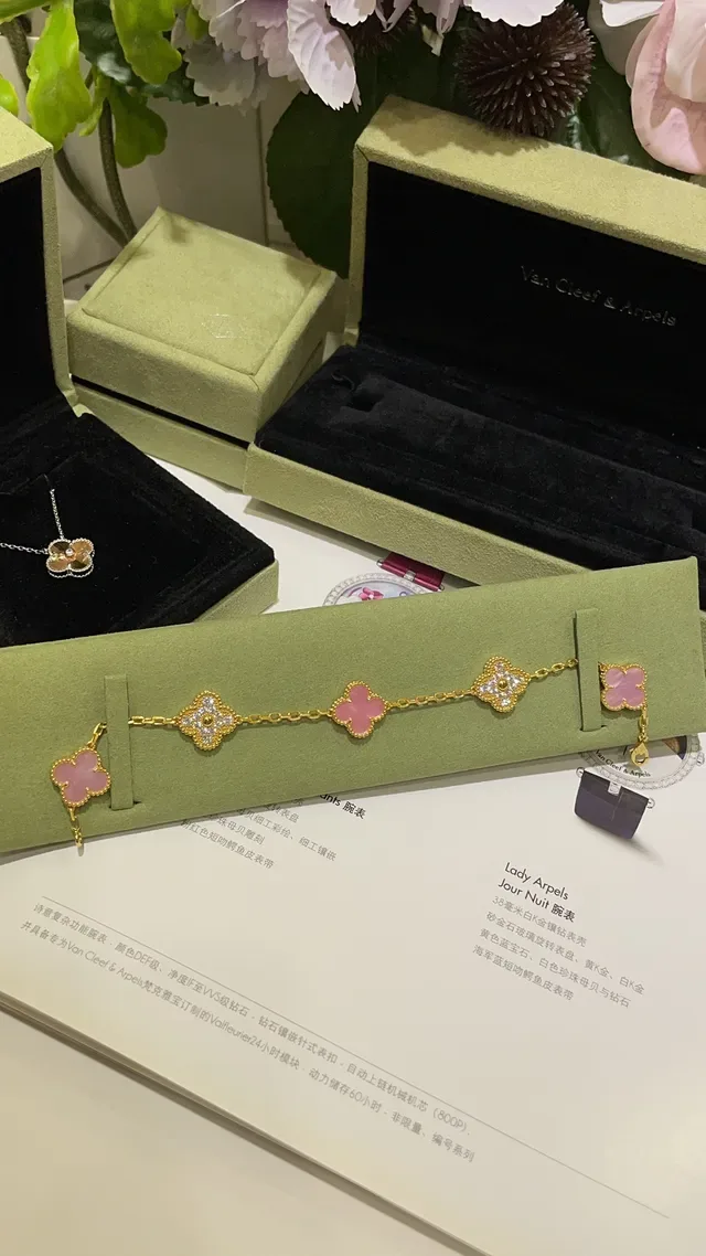 Van Cleef & Arpels Alhambra Pink Mother-of-Pearl and Diamond Pavé Gold Bracelet 9