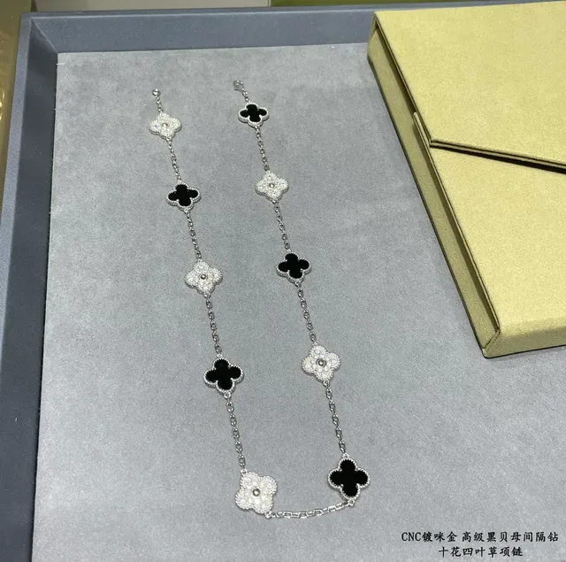 Van Cleef & Arpels Alhambra Ten Motif Colar Preto e Pedras Brancas Pavé 4