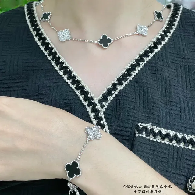 Van Cleef & Arpels Alhambra Ten Motif Colar Preto e Pedras Brancas Pavé 7