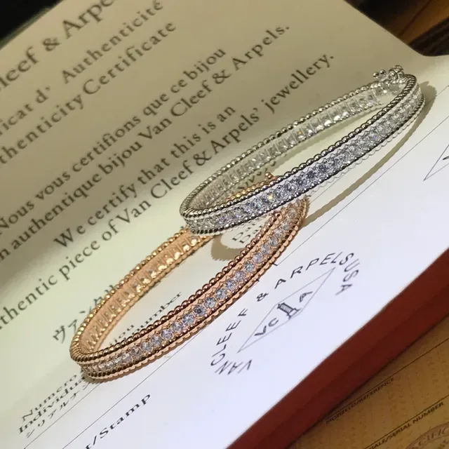 Van Cleef & Arpels Brazaletes con diamantes pavé y bordes de cuentas 2