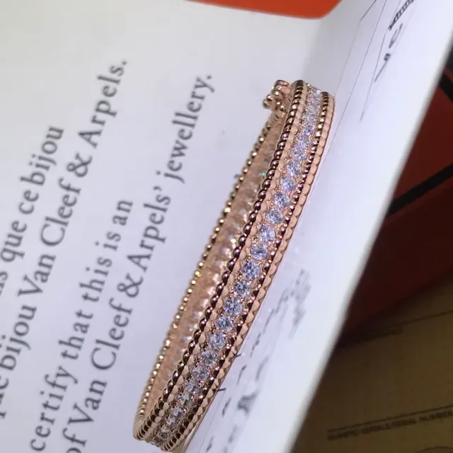 Van Cleef & Arpels Brazaletes con diamantes pavé y bordes de cuentas 5