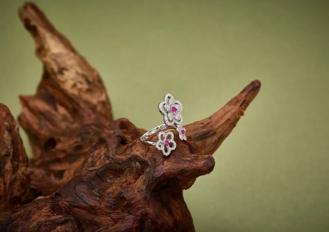 Van Cleef & Arpels Frivole White Pink Flower-Shaped Pavé-Set Diamonds Ring 4