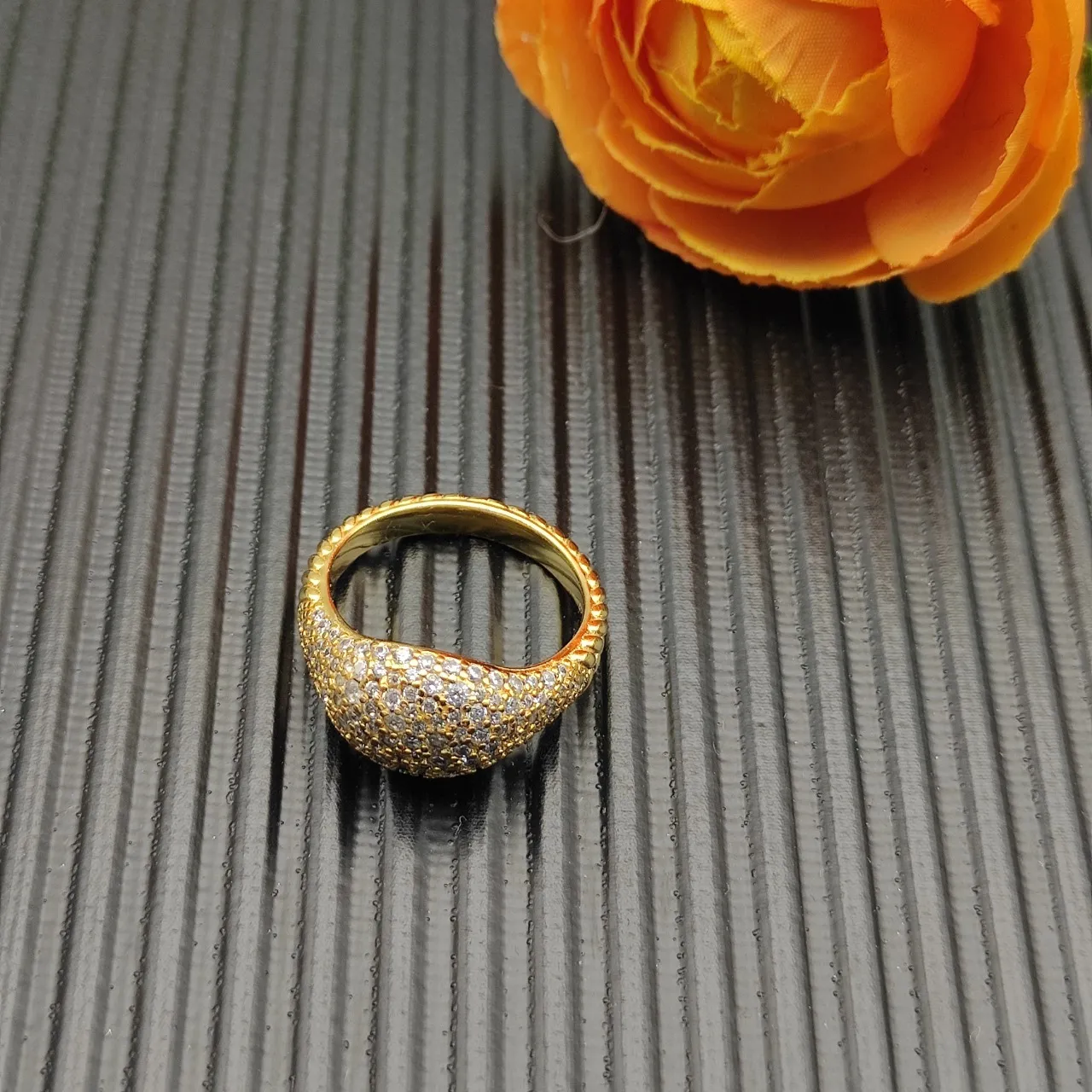 Van Cleef & Arpels Ouro Branco Pavé-Set Assimétrico Anel de Cúpula 3