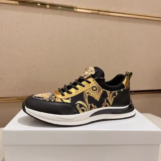 Versace Chain Reaction Preto e Dourado Impressão Barroca Tênis Lifestyle