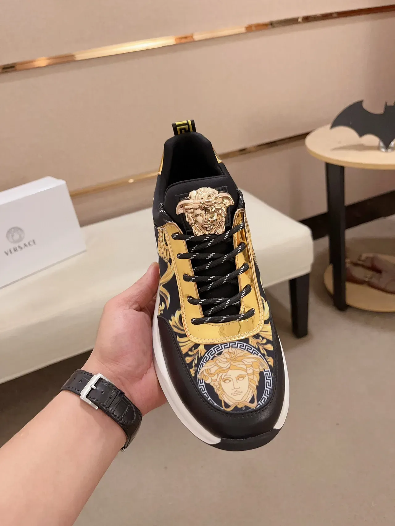 Versace Chain Reaction কালো ও সোনালি ব্যারোক প্রিন্ট লাইফস্টাইল স্নিকার 2