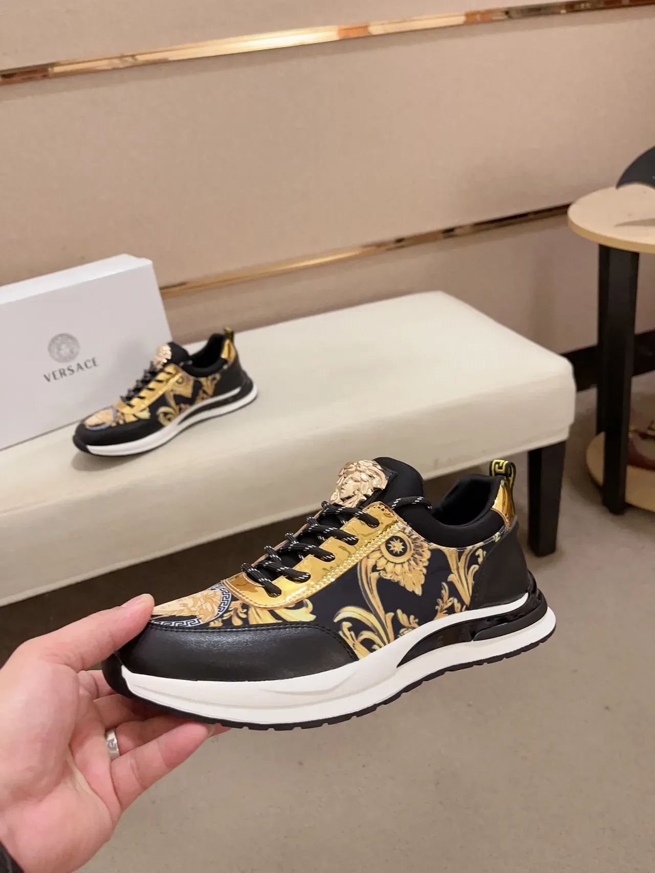 Versace Chain Reaction কালো ও সোনালি ব্যারোক প্রিন্ট লাইফস্টাইল স্নিকার 3