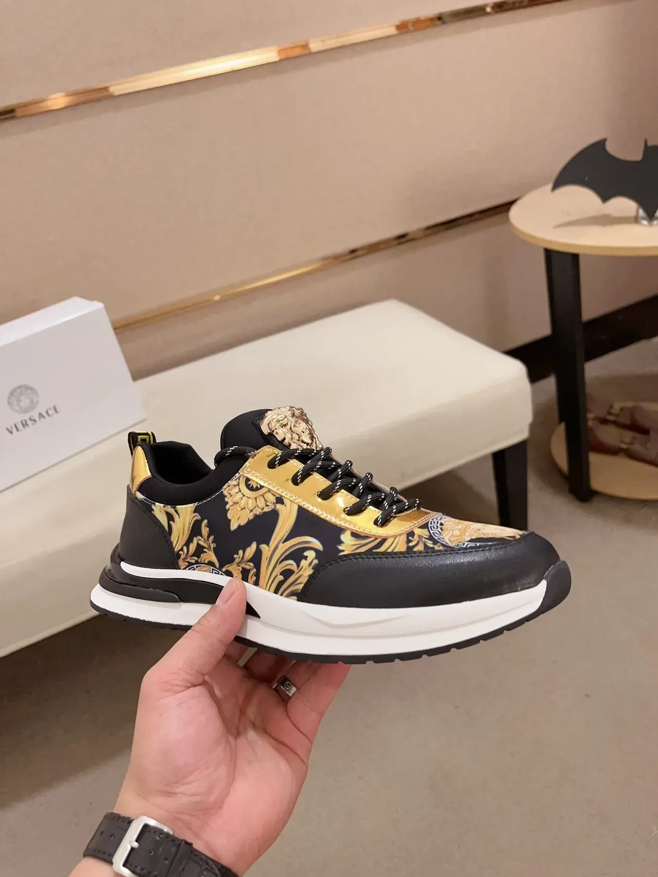 Versace Chain Reaction কালো ও সোনালি ব্যারোক প্রিন্ট লাইফস্টাইল স্নিকার 4