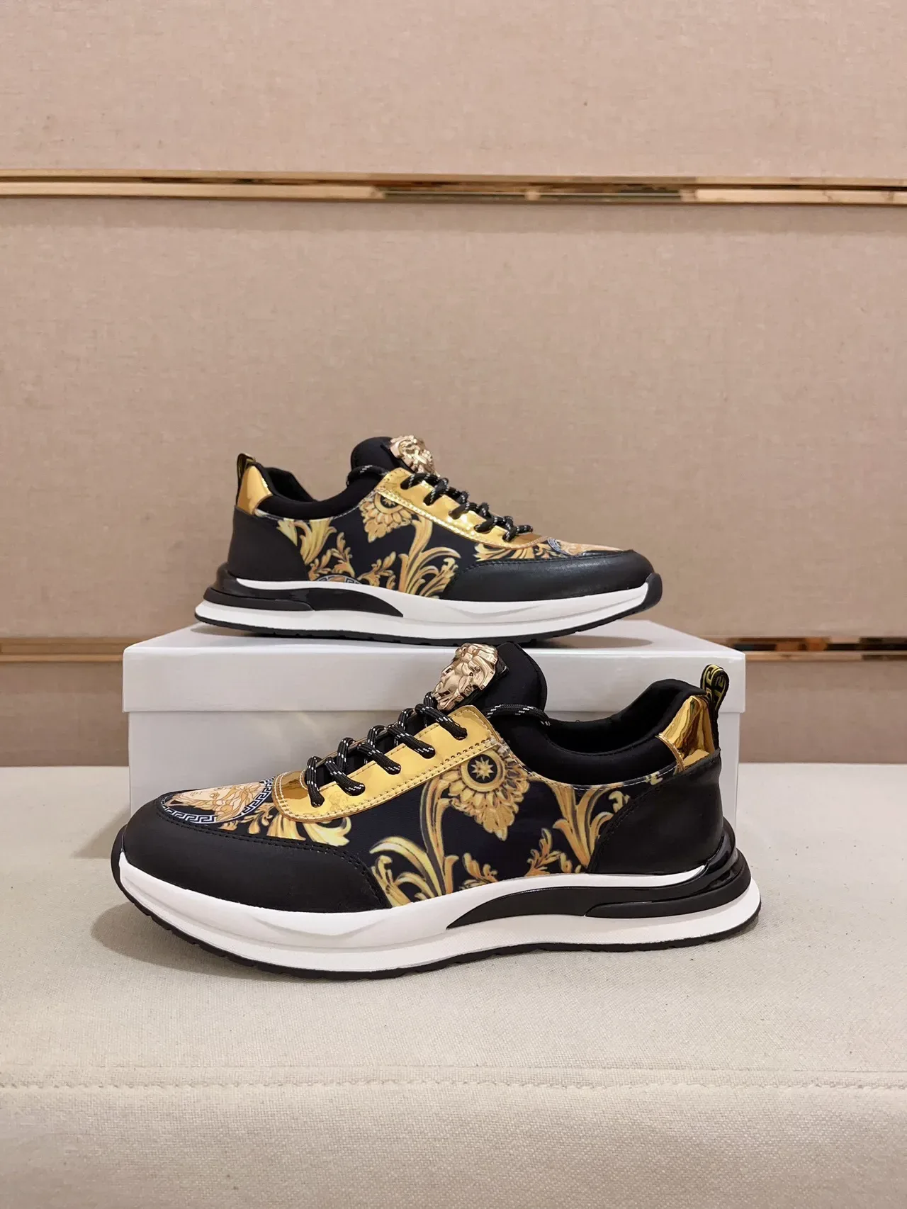 Versace Chain Reaction কালো ও সোনালি ব্যারোক প্রিন্ট লাইফস্টাইল স্নিকার 7