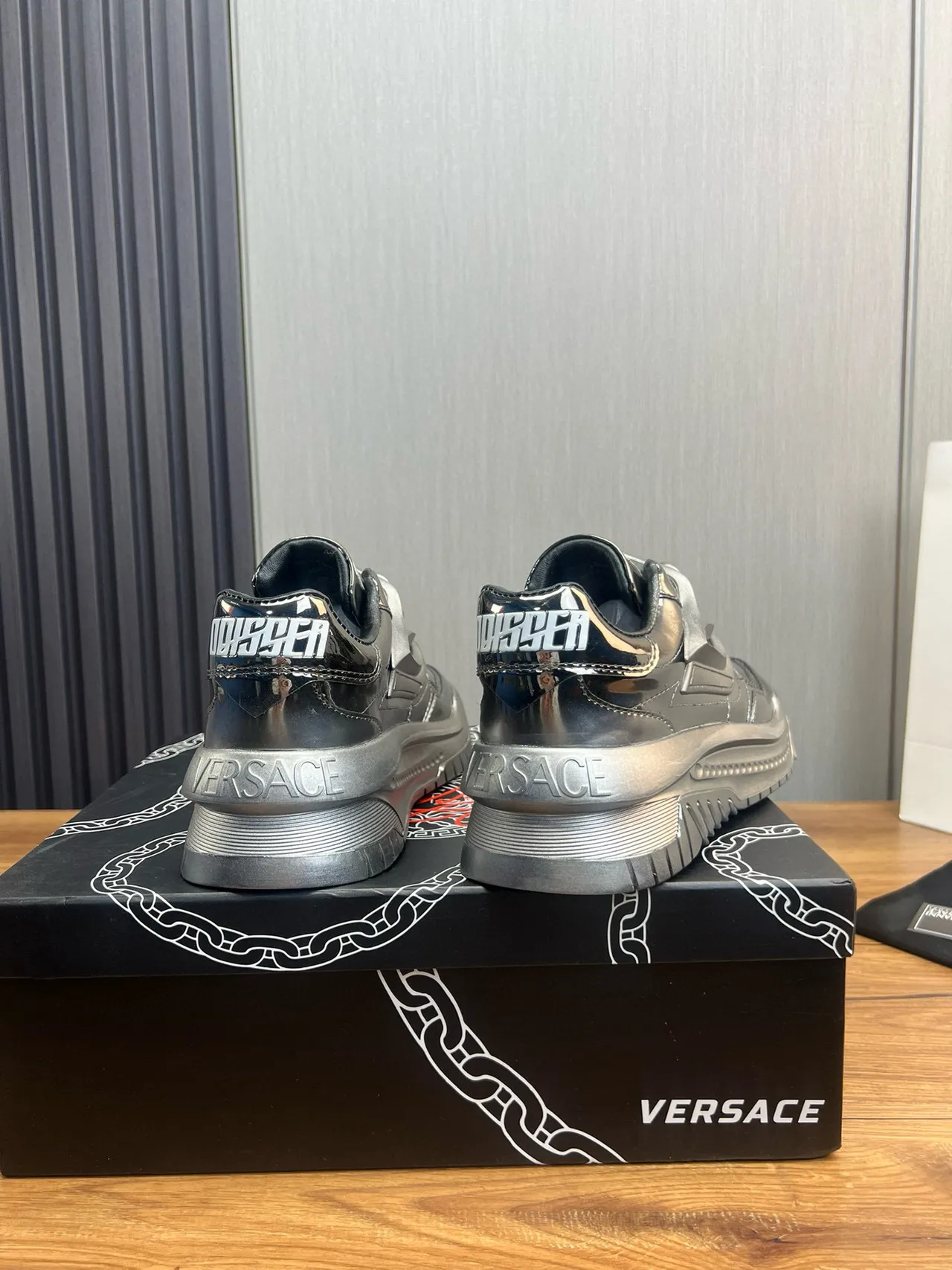 Versace Chain Reaction 金属银色厚底运动鞋 5