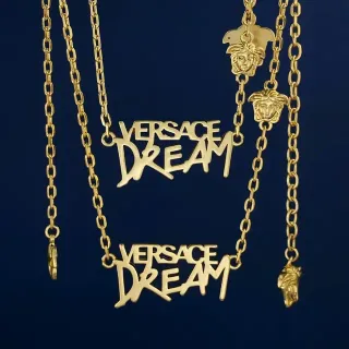 Versace Dream Script এবং Medusa Head গোল্ড-টোন চেইন নেকলেস