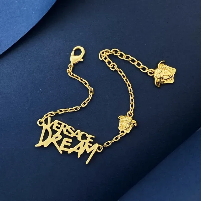 Versace Dream Script और Medusa Head गोल्ड टोन चेन नेकलेस 5
