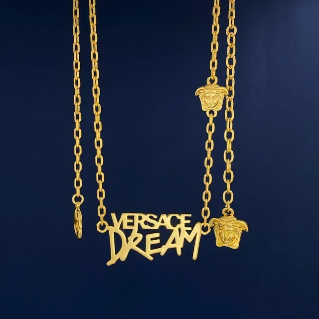 Versace Dream Script और Medusa Head गोल्ड टोन चेन नेकलेस 8