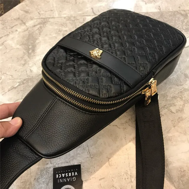Versace Greca Odissea Bolsa crossbody de couro preto acolchoado 4