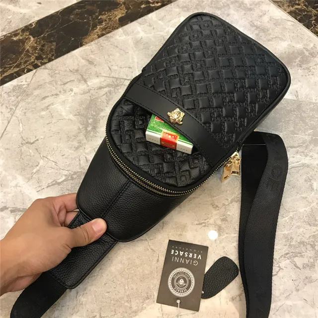 Versace Greca Odissea Bolsa crossbody de couro preto acolchoado 6