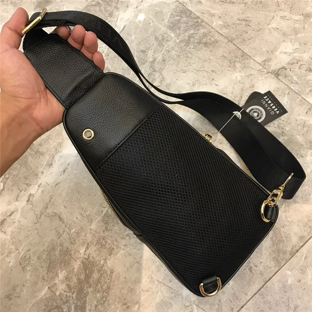 Versace Greca Odissea Bolsa crossbody de couro preto acolchoado 7