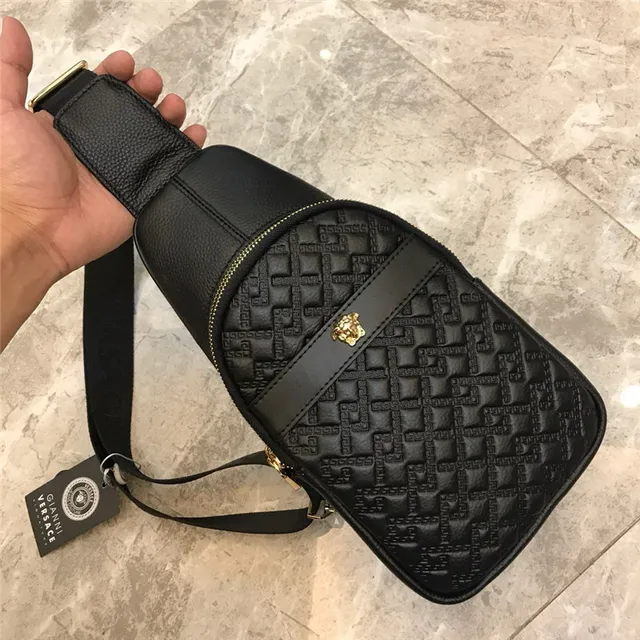 Versace Greca Odissea Bolsa crossbody de couro preto acolchoado 8