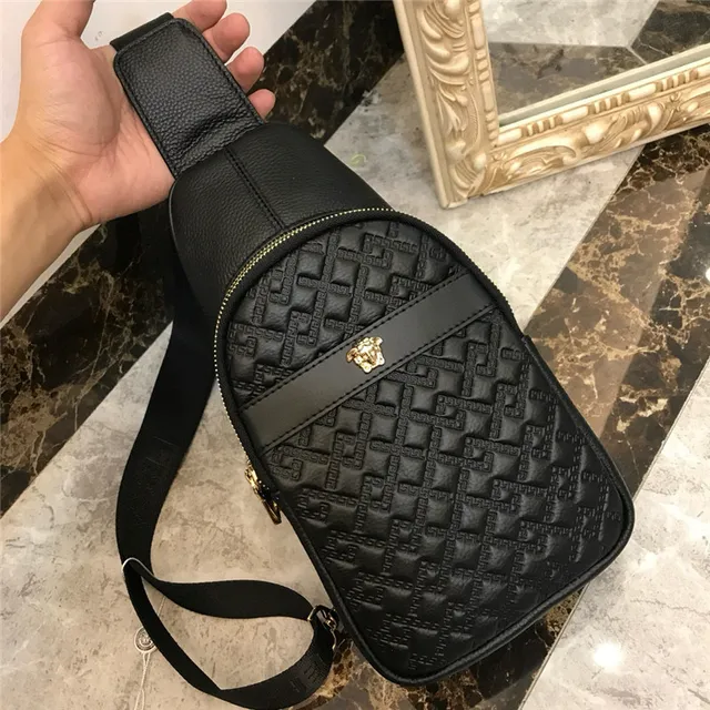 Versace Greca Odissea Bolsa crossbody de couro preto acolchoado 9