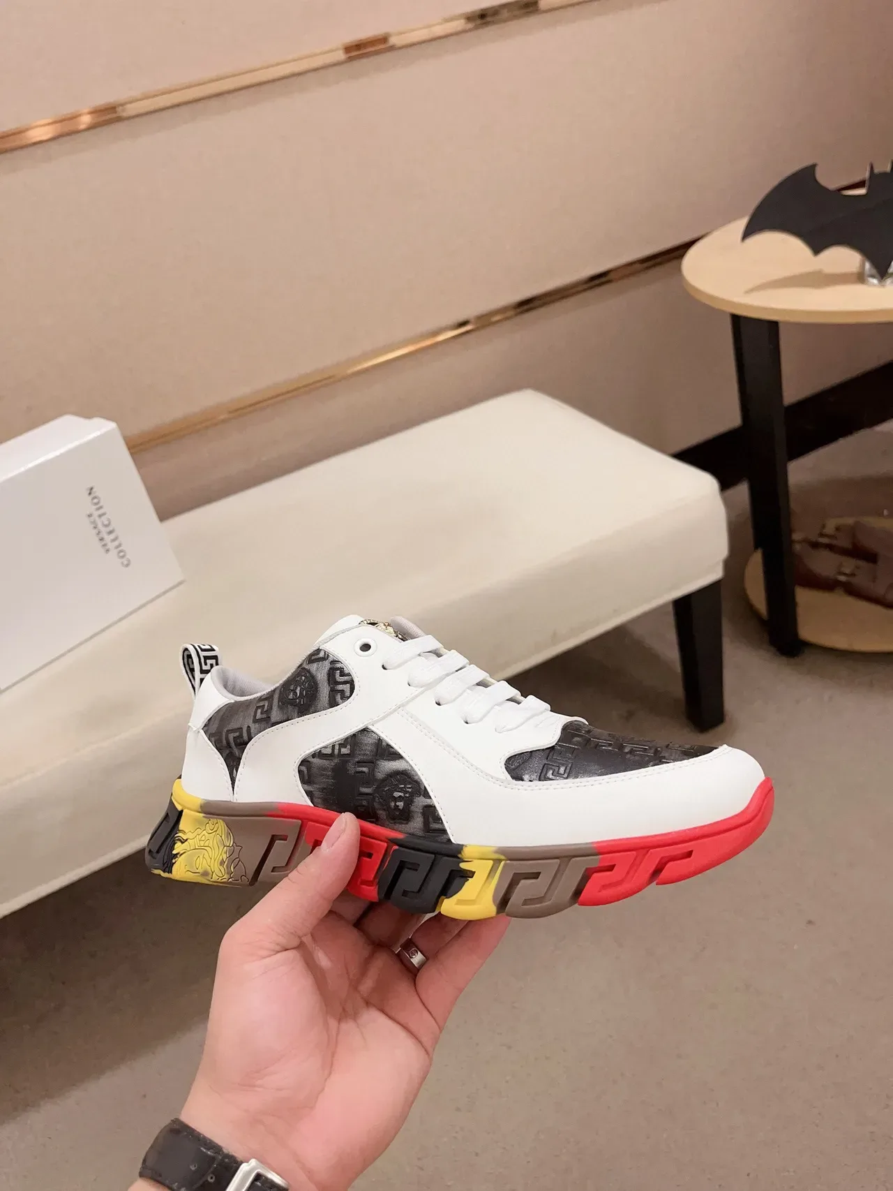 Versace Greca Odissea Blanc Noir Rouge Jaune sneakers lifestyle 4
