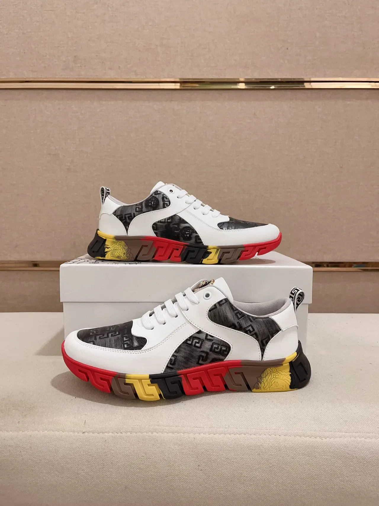 Versace Greca Odissea Blanc Noir Rouge Jaune sneakers lifestyle 7