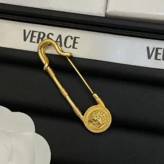 Versace मेडूसा हेड गोल्ड-टोन सेफ्टी-पिन ब्रोच