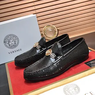 Versace Odissea Mocassins Texturizados em Pele de Serpente Pretos