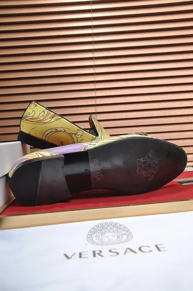 Versace Odissea حذاء لوفر slip-on بنفسجي ذهبي طباعة baroque 3