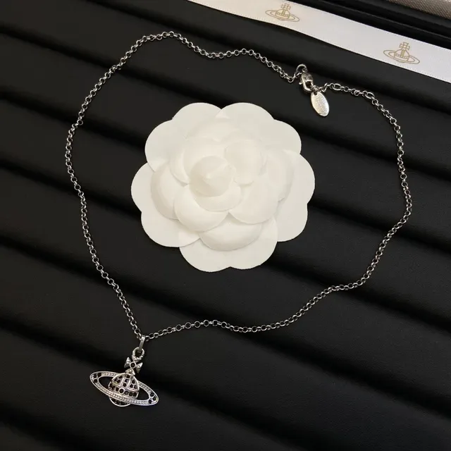 Collier Vivienne Westwood Classique Orbe Planétaire Incrusté de Cristaux 3