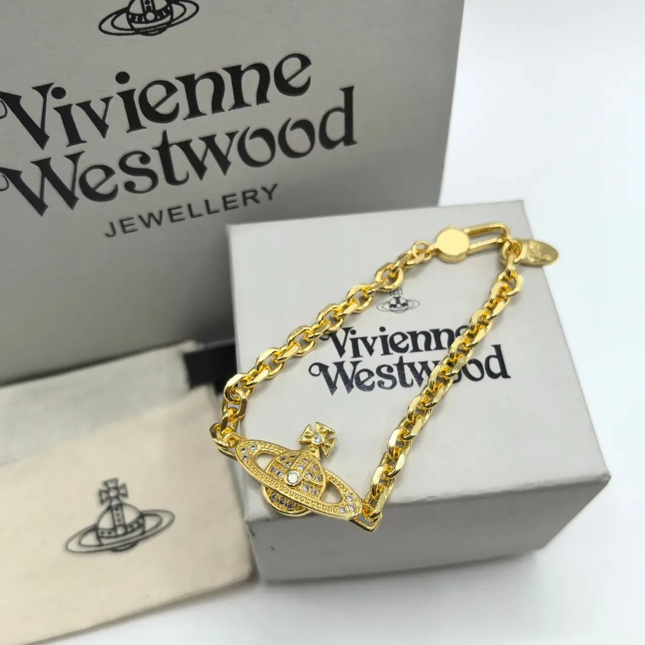 Vivienne Westwood Bracelete de corrente de prata com cristais pavé em orb clássico 2