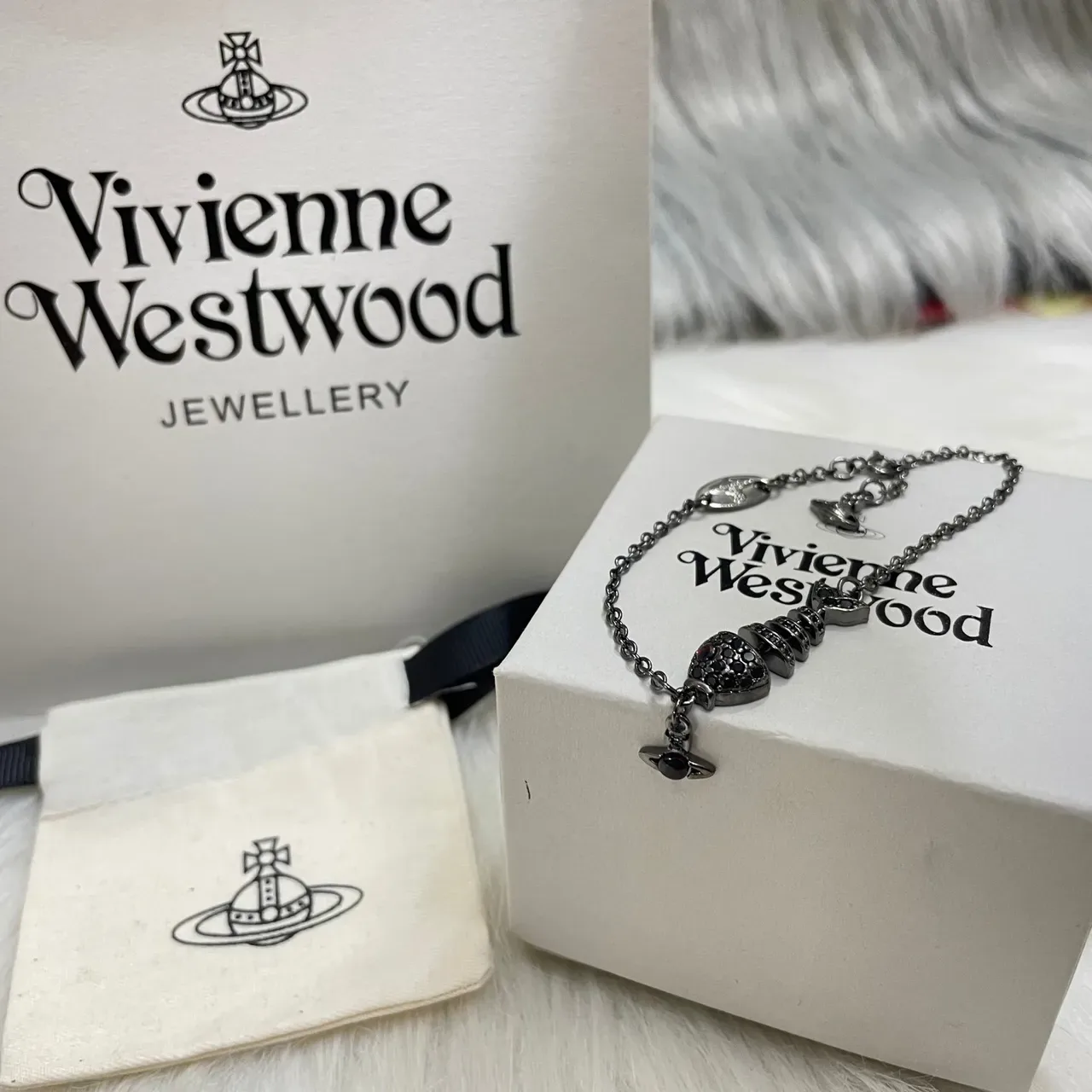 Vivienne Westwood Orb Charm Bracelet सिल्वर काला पवेज स्टड 4