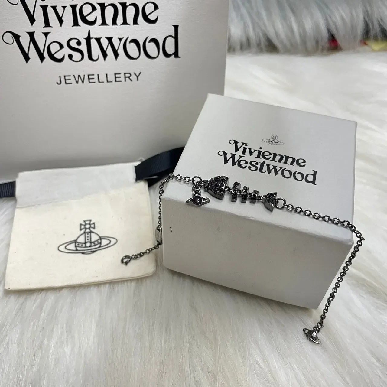 Vivienne Westwood Orb Charm Bracelet सिल्वर काला पवेज स्टड 5