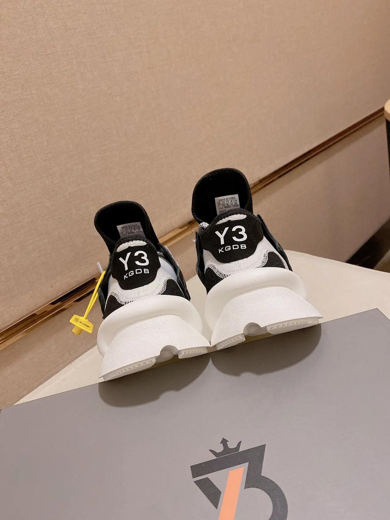 Y-3 Preto Branco Mediasola Esculpida Upper Híbrido Malha-Couro Sneakers Chunky 3