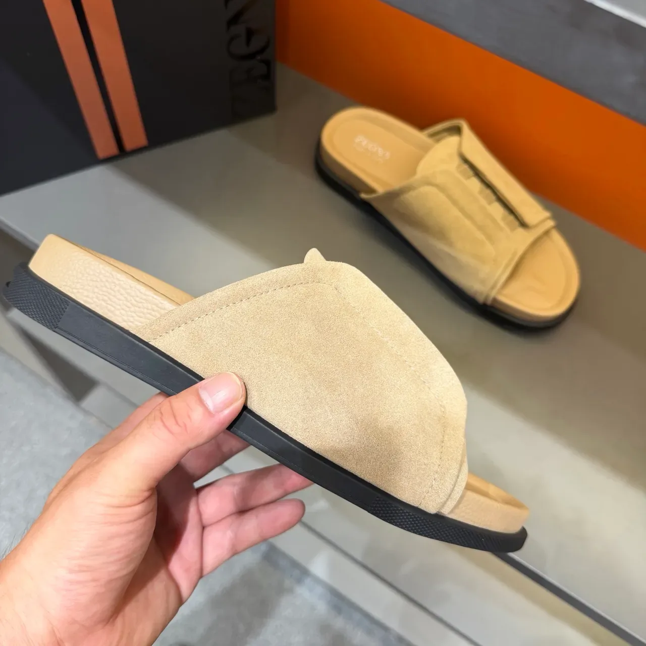 Zegna 米色麂皮交叉弹力带拖鞋 3