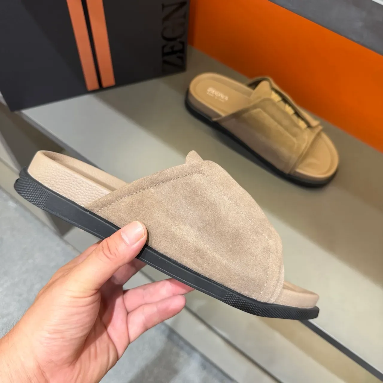 Zegna 米色麂皮交叉弹力带拖鞋 5