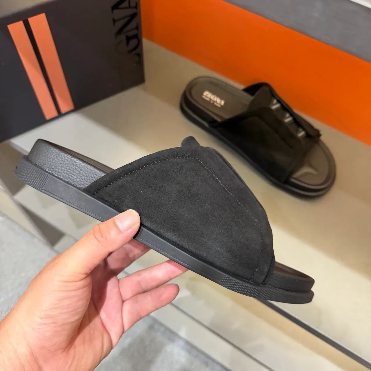 Zegna 米色麂皮交叉弹力带拖鞋 9