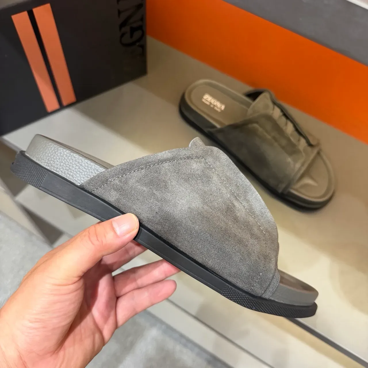 Zegna 米色麂皮交叉弹力带拖鞋 10