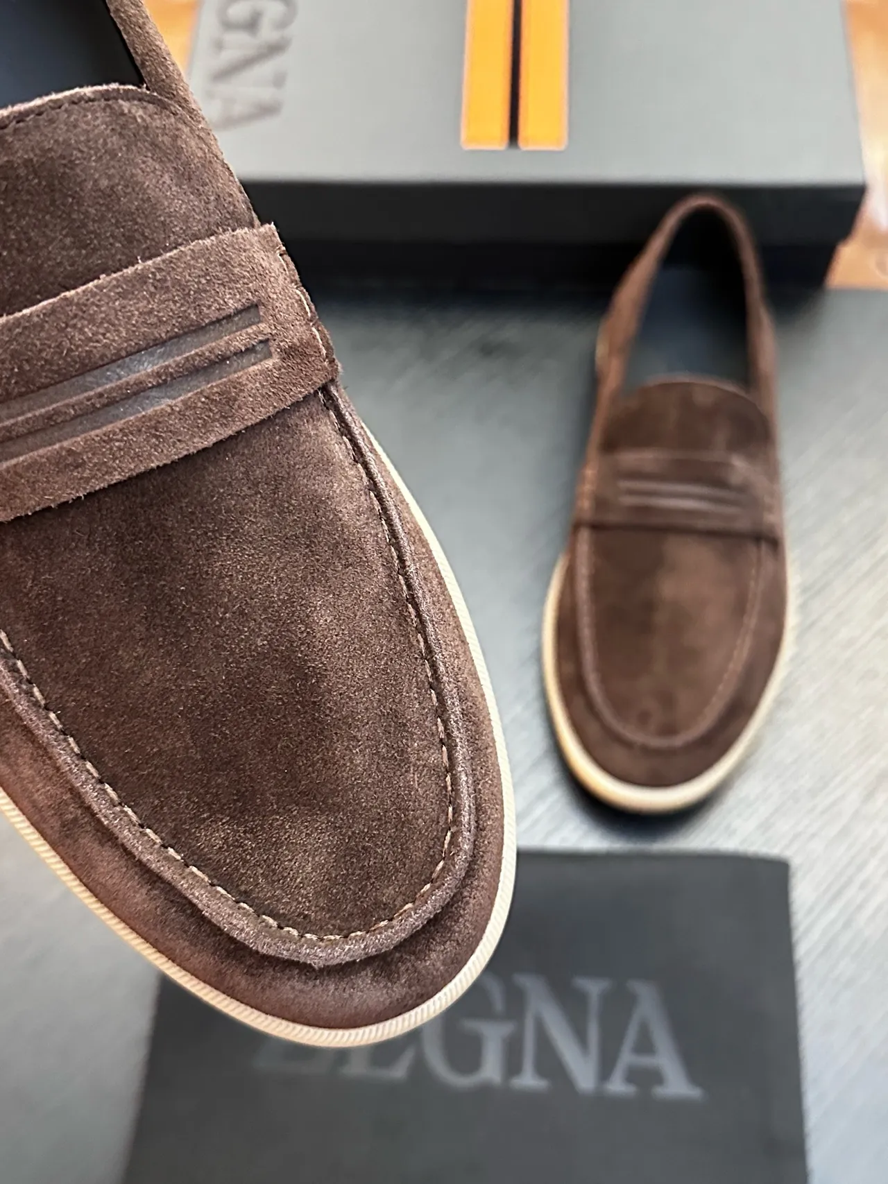 Zegna ब्राउन बीज सuede Penny Strap Loafer 4